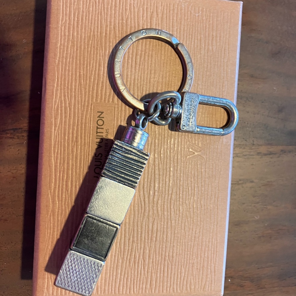 Huge solid Louis Vuitton Silver and Gold Key Holder or purse charm 👀🥳🥳❌❌ - Picture 6 of 8